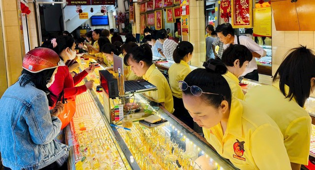 Ngân hàng cảnh báo khẩn đến người mua vàng: Một dấu hiệu đơn giản có thể giúp ích, mọi người chú ý - Ảnh 1.