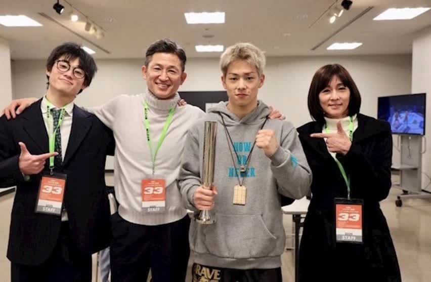Võ sĩ 2k2 gây sốt với visual giống Hứa Quang Hán, Park Bo Gum, lên sàn đấu bị đánh bầm dập khiến fan xót xa- Ảnh 5.