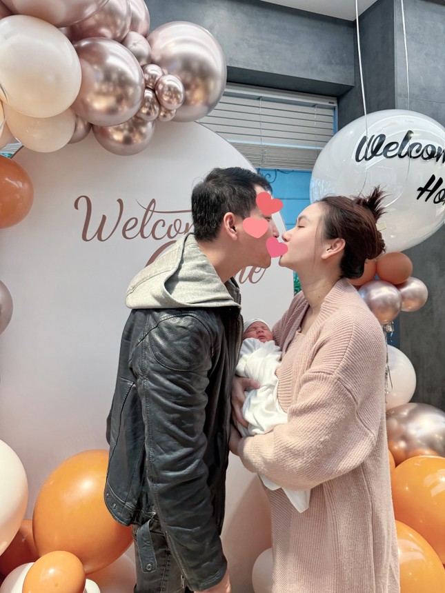 Hương Giang bị mỉa mai có con nhưng vẫn che đậy chồng, đáp trả vỏn vẹn 4 chữ khiến netizen "tắt điện" - Ảnh 4. Hương Giang bị mỉa mai có con nhưng vẫn che đậy chồng, đáp trả vỏn vẹn 4 chữ khiến netizen "tắt điện" - Ảnh 4.