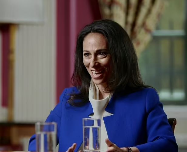 Căng đ&eacute;t: Vợ chồng con cả nh&agrave; Beckham thu&ecirc; luật sư của Harry-Meghan, khơi m&agrave;o cuộc chiến ph&aacute;p l&yacute; nhắm v&agrave;o bố mẹ?- Ảnh 3.