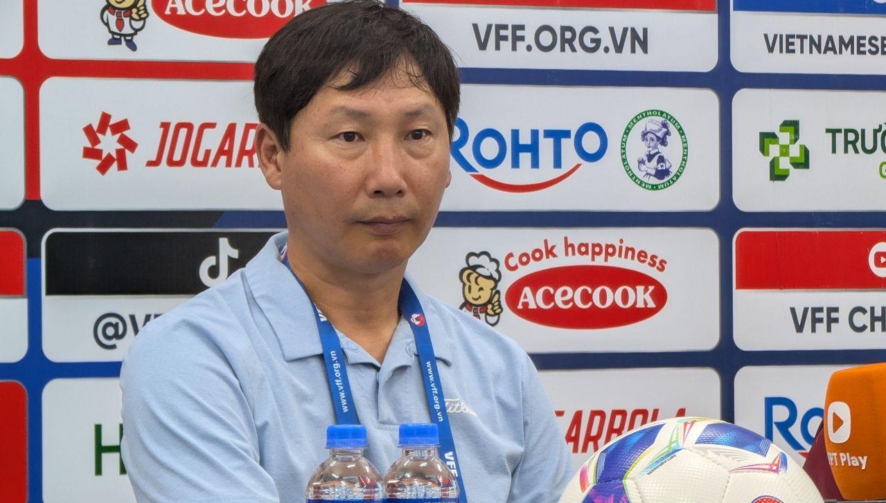 Nh&acirc;n vật &ldquo;khắc tinh&rdquo; của tuyển Việt Nam c&oacute; động th&aacute;i quyết liệt, HLV Kim Sang-sik phải d&egrave; chừng - Ảnh 2.