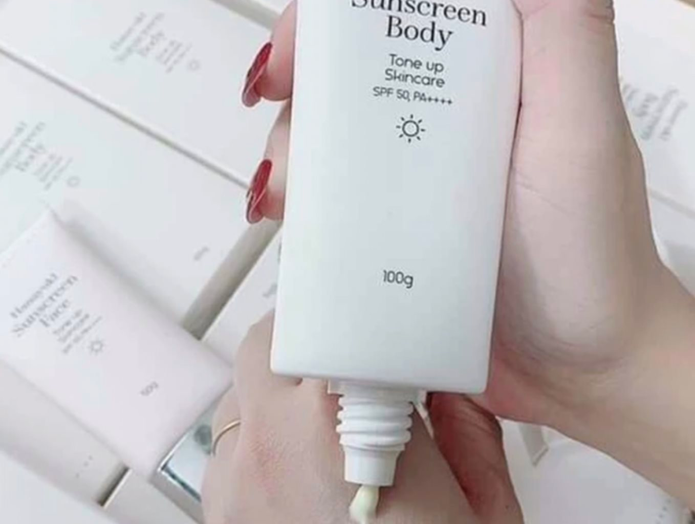 DN khởi tố sản xuất kem chống nắng giả cho Công ty chồng Đoàn Di Băng - Ảnh 2.