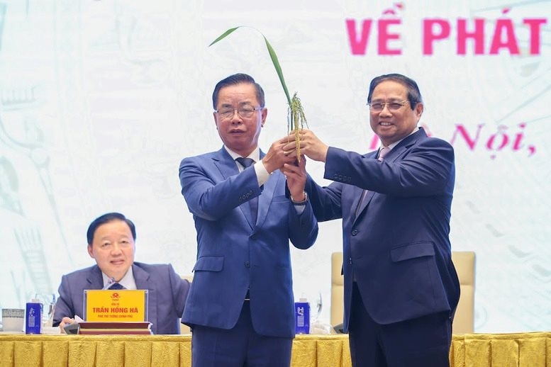 Tặng Thủ tướng món quà 1.247 hạt, ông Trần Mạnh Báo đề xuất gì trong lĩnh vực “xương sống” của kinh tế? - Ảnh 1.