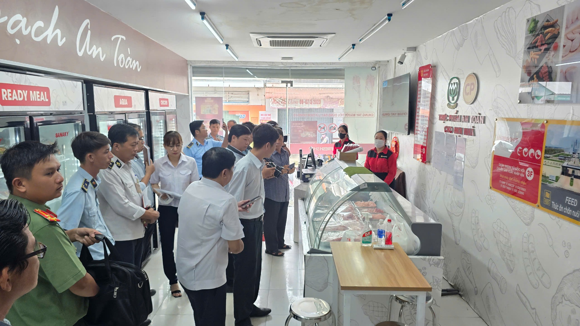 Nhiều địa phương tổ chức kiểm tra cửa hàng, lò mổ liên quan C.P. Việt Nam - Ảnh 2.
