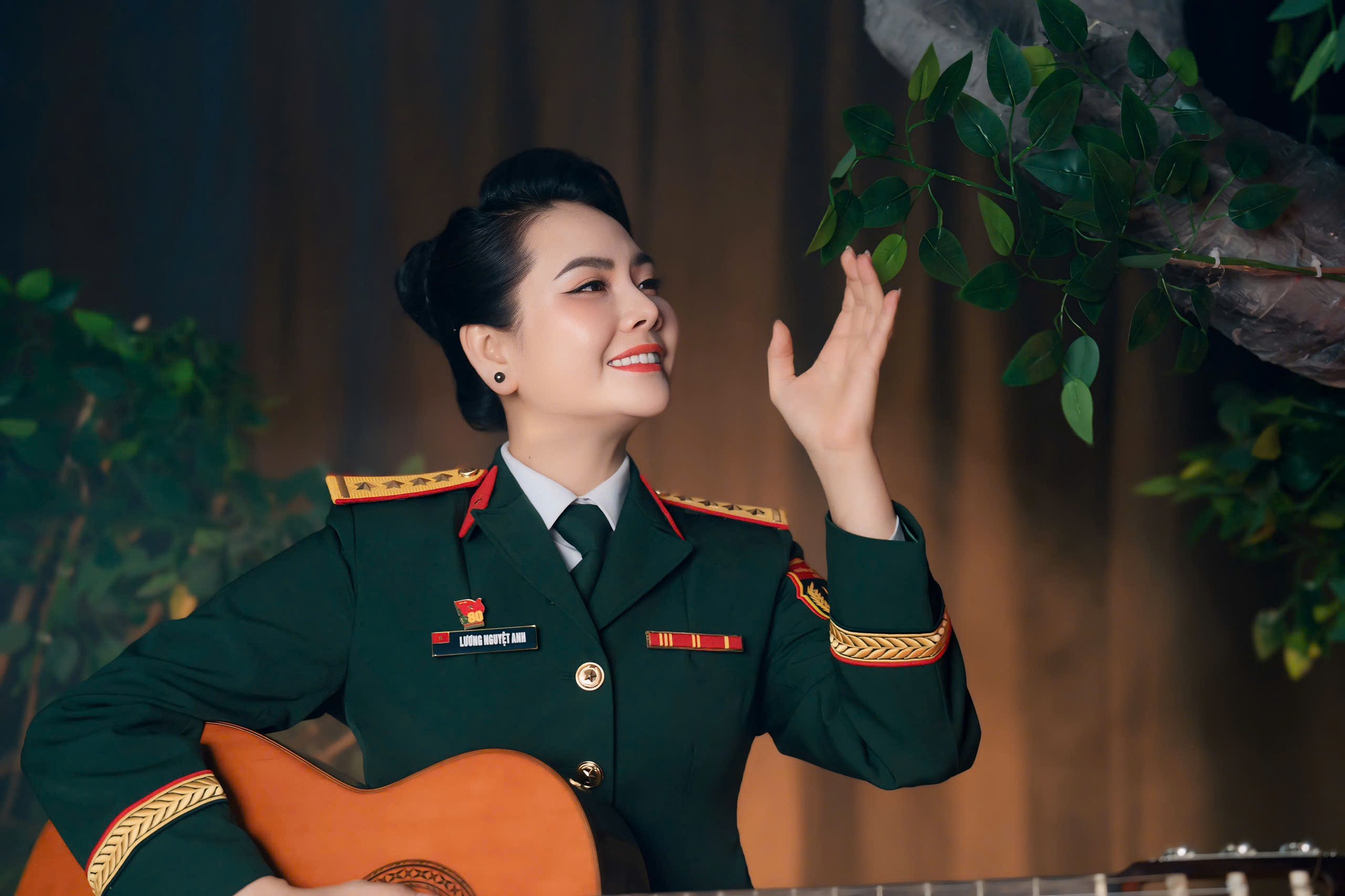 Đại úy, ca sĩ Lương Nguyệt Anh nhận 2 Bằng khen của Bộ Quốc phòng- Ảnh 4.