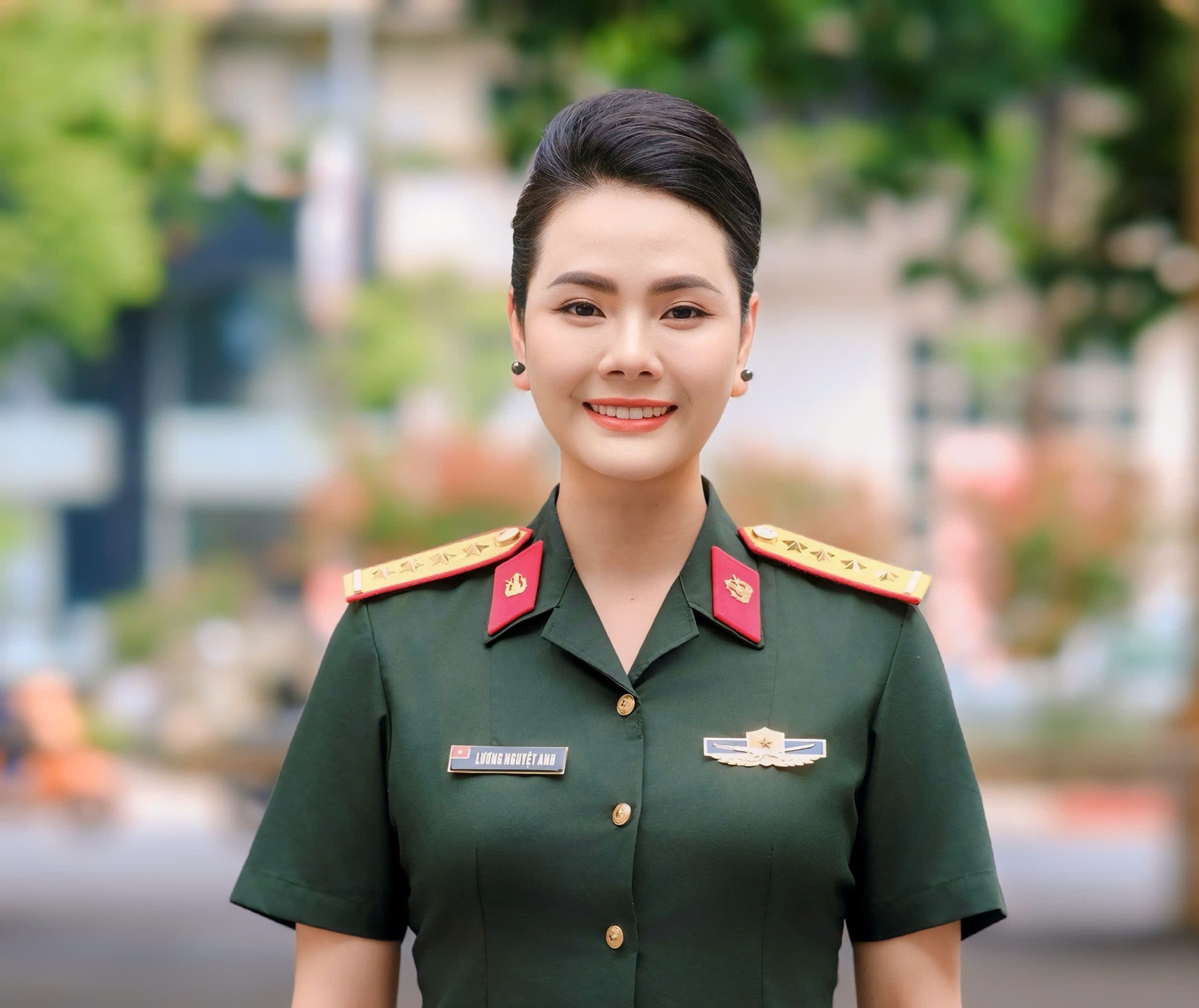 Đại úy, ca sĩ Lương Nguyệt Anh nhận 2 Bằng khen của Bộ Quốc phòng- Ảnh 3.