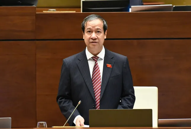 Chất vấn Bộ trưởng Gi&aacute;o dục: Giải ph&aacute;p n&acirc;ng cao chất lượng giờ học ch&iacute;nh kh&oacute;a - Ảnh 1.