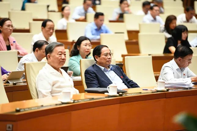 Chất vấn Bộ trưởng Gi&aacute;o dục: Giải ph&aacute;p n&acirc;ng cao chất lượng giờ học ch&iacute;nh kh&oacute;a - Ảnh 2.