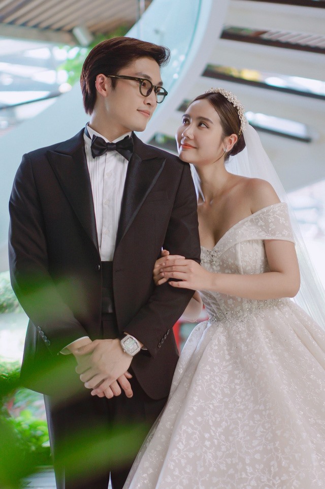 Hồ sơ tình ái của Đình Tú: Từng yêu mẹ đơn thân 5 năm, vướng "phim giả tình thật" với loạt mỹ nhân VTV - Ảnh 8. Hồ sơ tình ái của Đình Tú: Từng yêu mẹ đơn thân 5 năm, vướng "phim giả tình thật" với loạt mỹ nhân VTV - Ảnh 8.