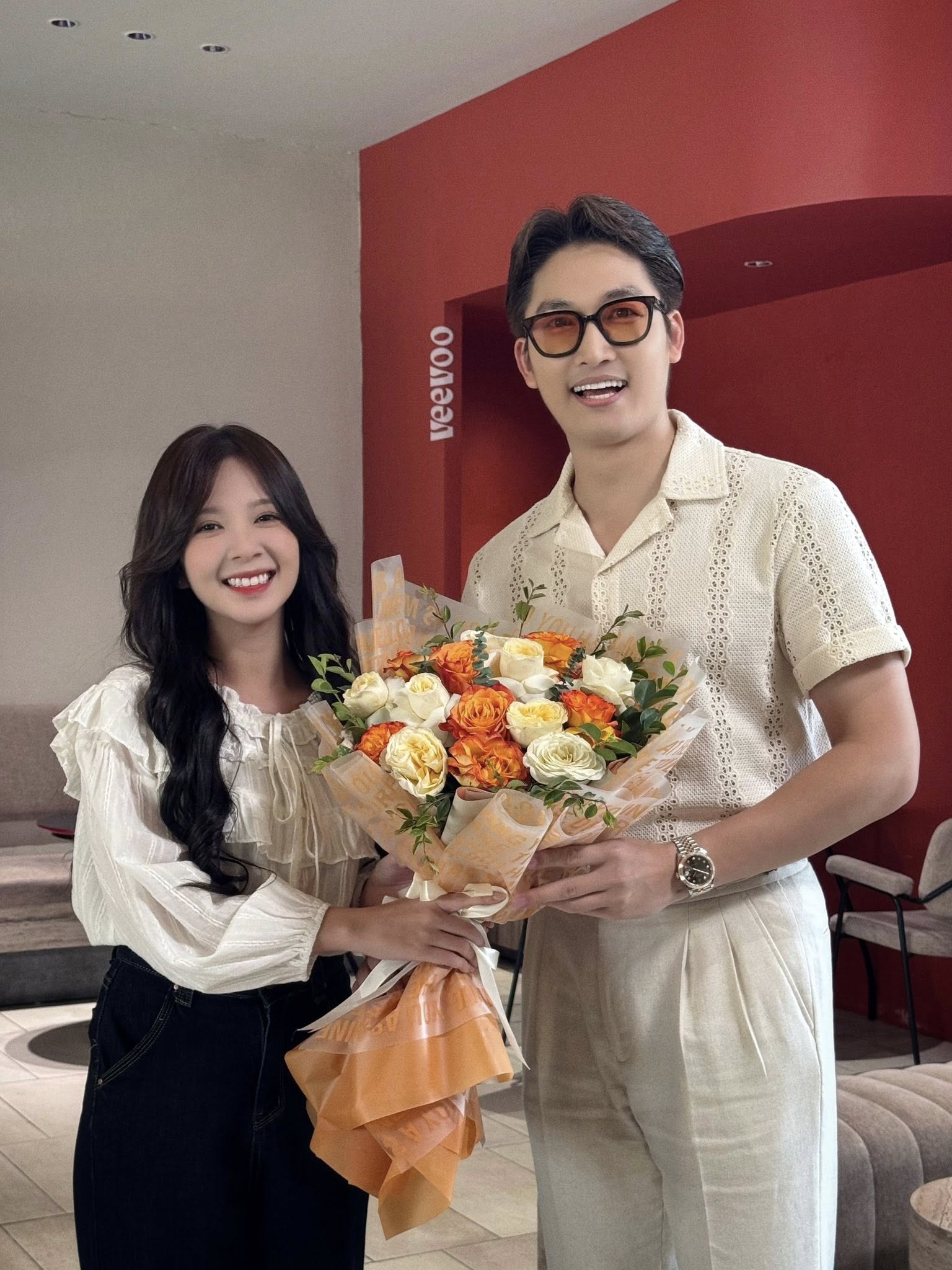 Hồ sơ tình ái của Đình Tú: Từng yêu mẹ đơn thân 5 năm, vướng "phim giả tình thật" với loạt mỹ nhân VTV - Ảnh 2. Hồ sơ tình ái của Đình Tú: Từng yêu mẹ đơn thân 5 năm, vướng "phim giả tình thật" với loạt mỹ nhân VTV - Ảnh 2.