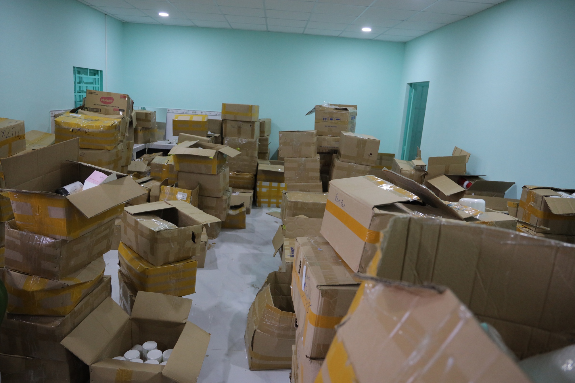 Vụ phát hiện đường dây sản xuất mỹ phẩm giả: Cục Quản lý Dược lên tiếng- Ảnh 3. Vụ phát hiện đường dây sản xuất mỹ phẩm giả: Cục Quản lý Dược lên tiếng- Ảnh 3.