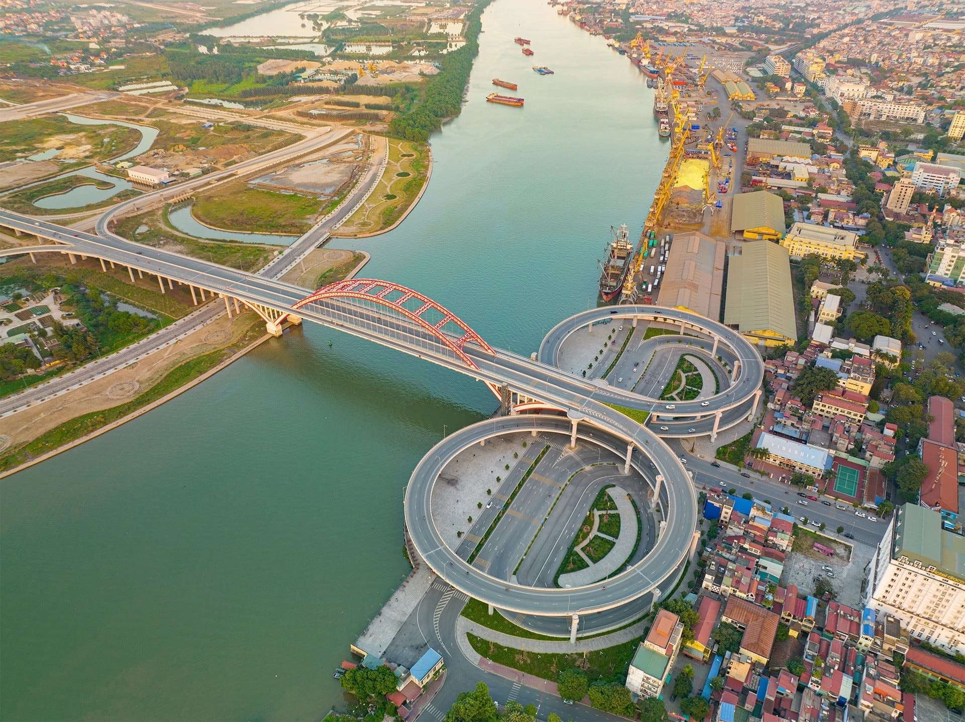 Loạt báo ngoại gọi tên mô hình kinh tế lần đầu tiên có ở Việt Nam, chuyên gia bình luận "táo bạo và hấp dẫn" - Ảnh 4.