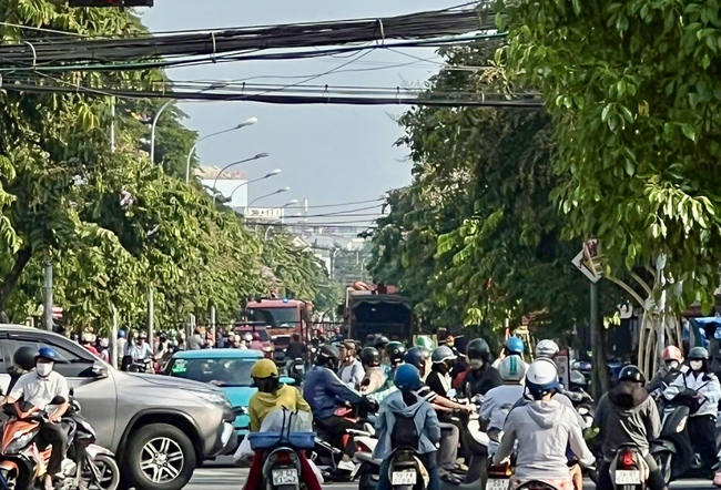 S&aacute;ng nay, ch&aacute;y lớn một nh&agrave; h&agrave;ng tiệc cưới ở TP HCM- Ảnh 2.