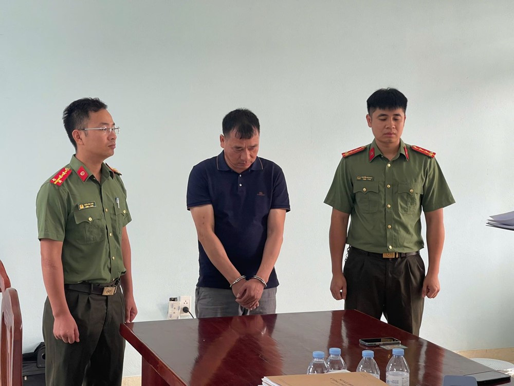 Khám xét nơi ở, bắt Giám đốc Phùng Ngọc Phương - Ảnh 1.