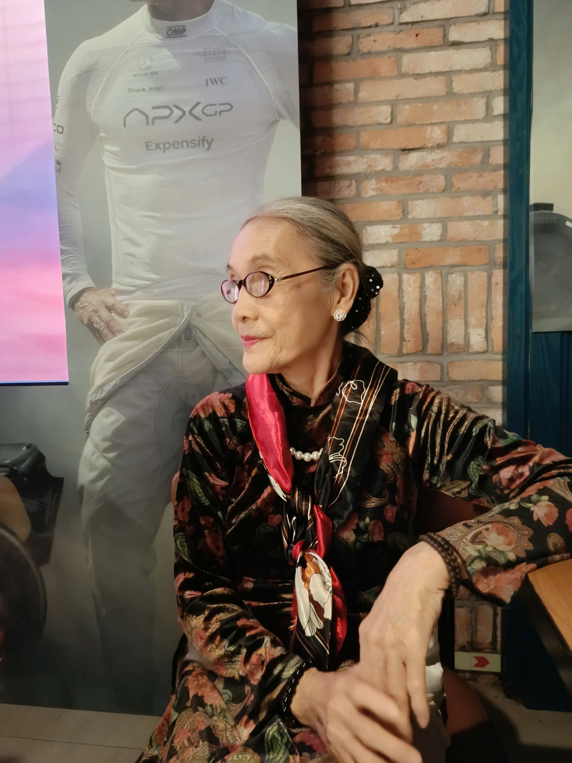 Nữ diễn viên nổi tiếng, 73 tuổi vẫn miệt mài đi phim: “Tôi dùng cát-xê đóng học cho cháu nội” - Ảnh 3. Nữ diễn viên nổi tiếng, 73 tuổi vẫn miệt mài đi phim: “Tôi dùng cát-xê đóng học cho cháu nội” - Ảnh 3.
