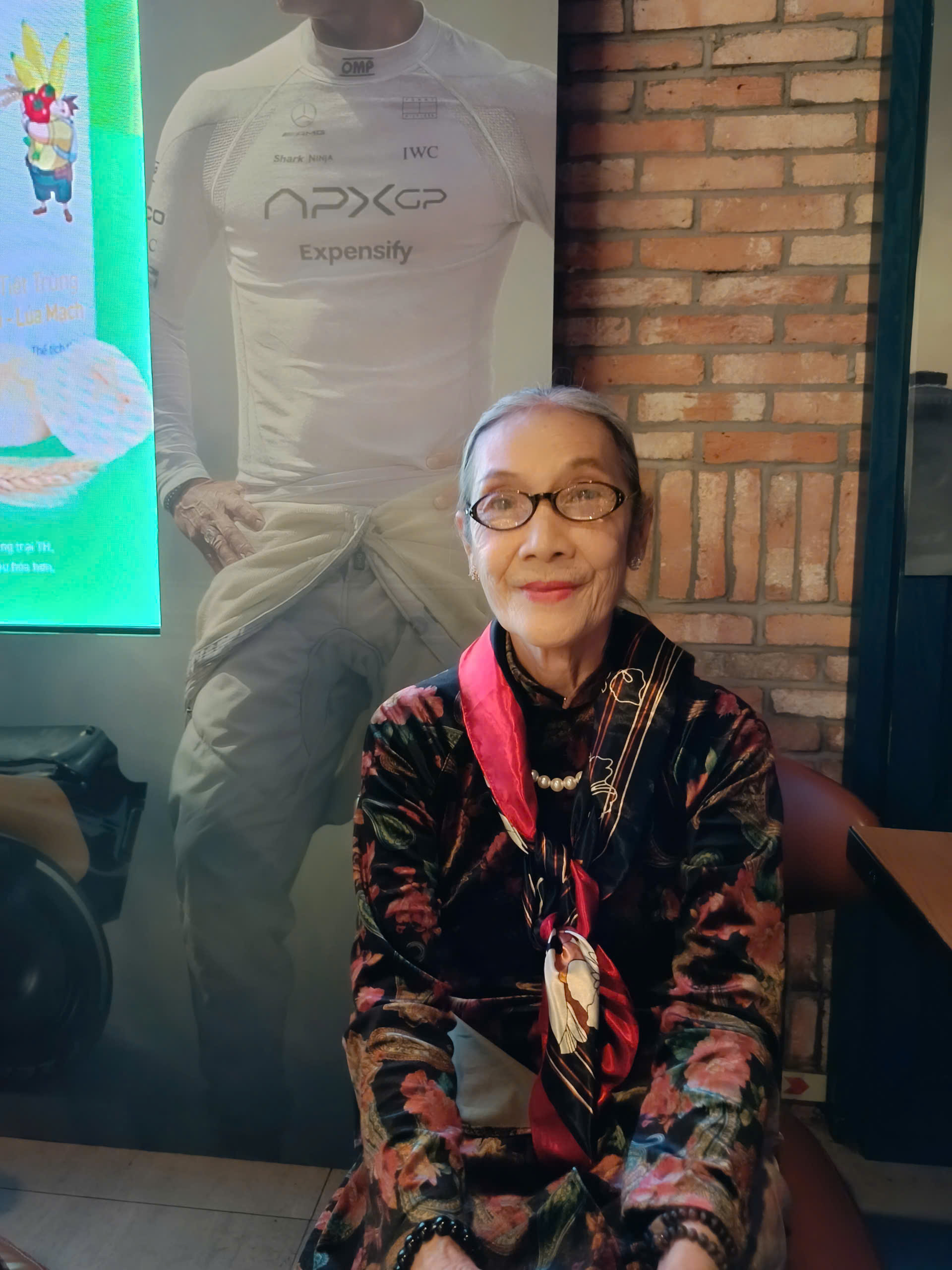 Nữ diễn viên nổi tiếng, 73 tuổi vẫn miệt mài đi phim: “Tôi dùng cát-xê đóng học cho cháu nội” - Ảnh 4. Nữ diễn viên nổi tiếng, 73 tuổi vẫn miệt mài đi phim: “Tôi dùng cát-xê đóng học cho cháu nội” - Ảnh 4.