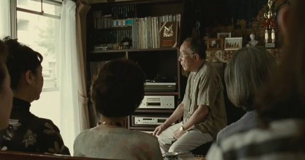 Trời nóng gần 40 độ, vợ chồng tôi đi làm vừa nóng vừa mệt nhưng tối đến cứ đặt lưng lên giường là bố chồng lại gõ cửa cồng cộc- Ảnh 1.