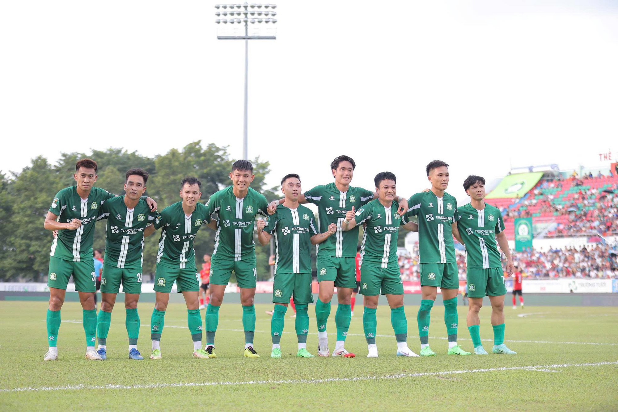 Công Phượng bỏ qua cơ hội giành Vua phá lưới, nhường đàn em sút quả penalty ấn định mùa giải - Ảnh 1.