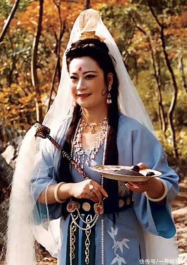 “Quan Âm Bồ Tát” được công chúng quỳ lạy, thờ cúng liên tục gặp chuyện lạ - Ảnh 5. “Quan Âm Bồ Tát” được công chúng quỳ lạy, thờ cúng liên tục gặp chuyện lạ - Ảnh 5.