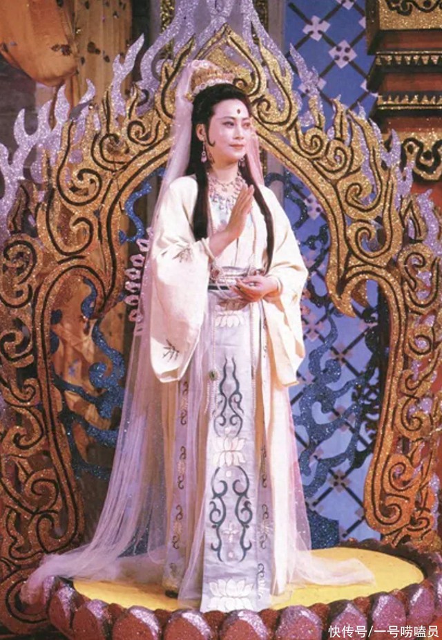 “Quan Âm Bồ Tát” được công chúng quỳ lạy, thờ cúng liên tục gặp chuyện lạ - Ảnh 3. “Quan Âm Bồ Tát” được công chúng quỳ lạy, thờ cúng liên tục gặp chuyện lạ - Ảnh 3.