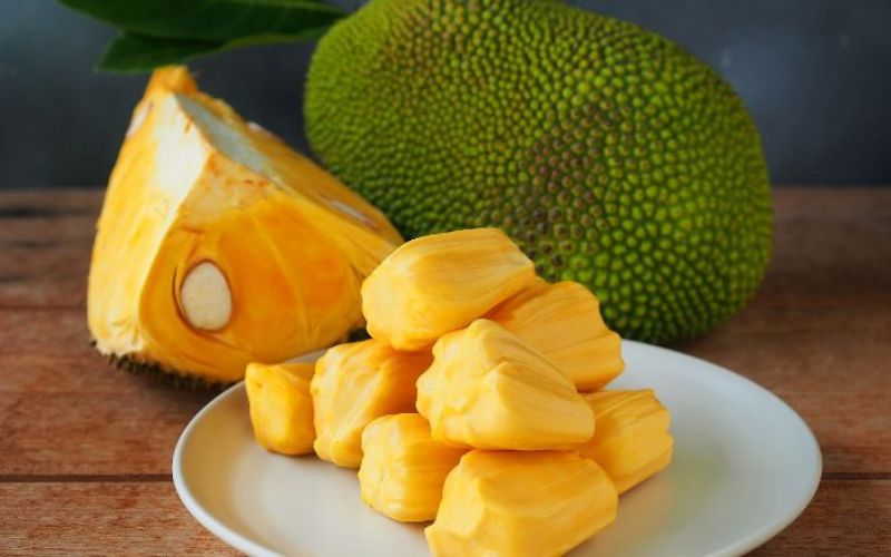 Khách Tây lần đầu ăn "quả lớn nhất thế giới" ở Việt Nam, nhận xét: Vị của nó thật lạ - Ảnh 4.