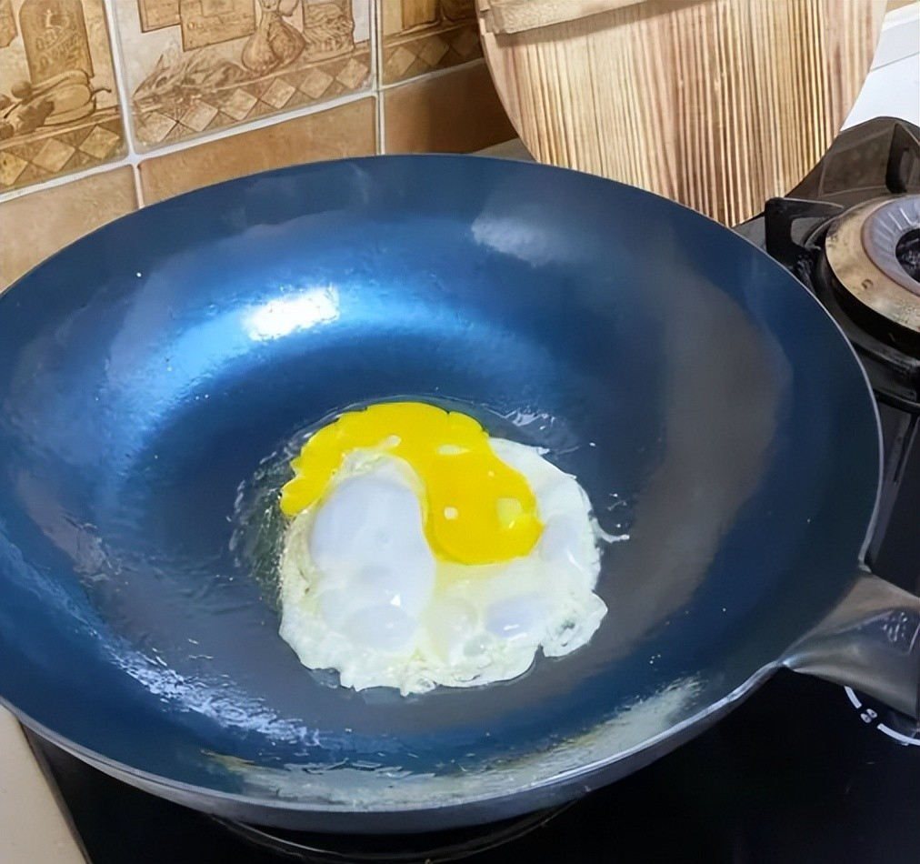 4 loại đồ nấu nướng có hại, tôi sợ hãi nhận ra nhà mình có đủ - Ảnh 4.