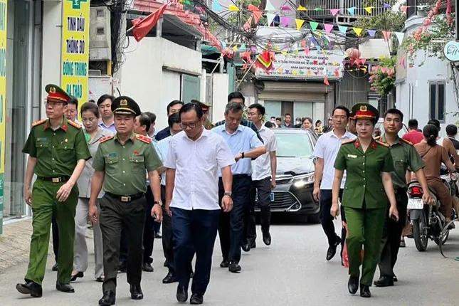 Giám đốc Công an Hà Nội kiểm tra tình hình sản xuất tại La Phù và pháp luật an ninh - Ảnh 1.