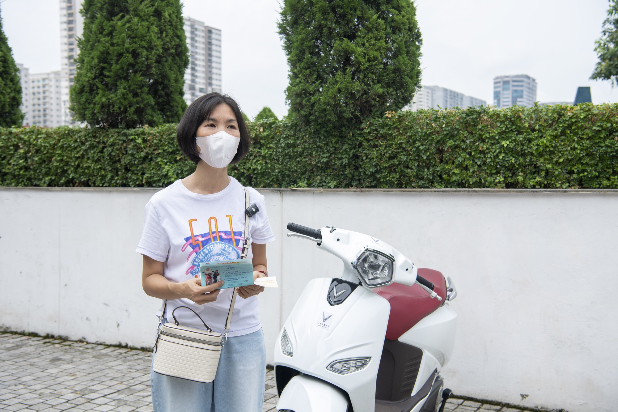 Dân chơi Hà thành mang cả Kawasaki đi ‘đổi xăng lấy điện’ VinFast, có kèo xe công nghệ nhanh 1 nốt nhạc - Ảnh 4.
