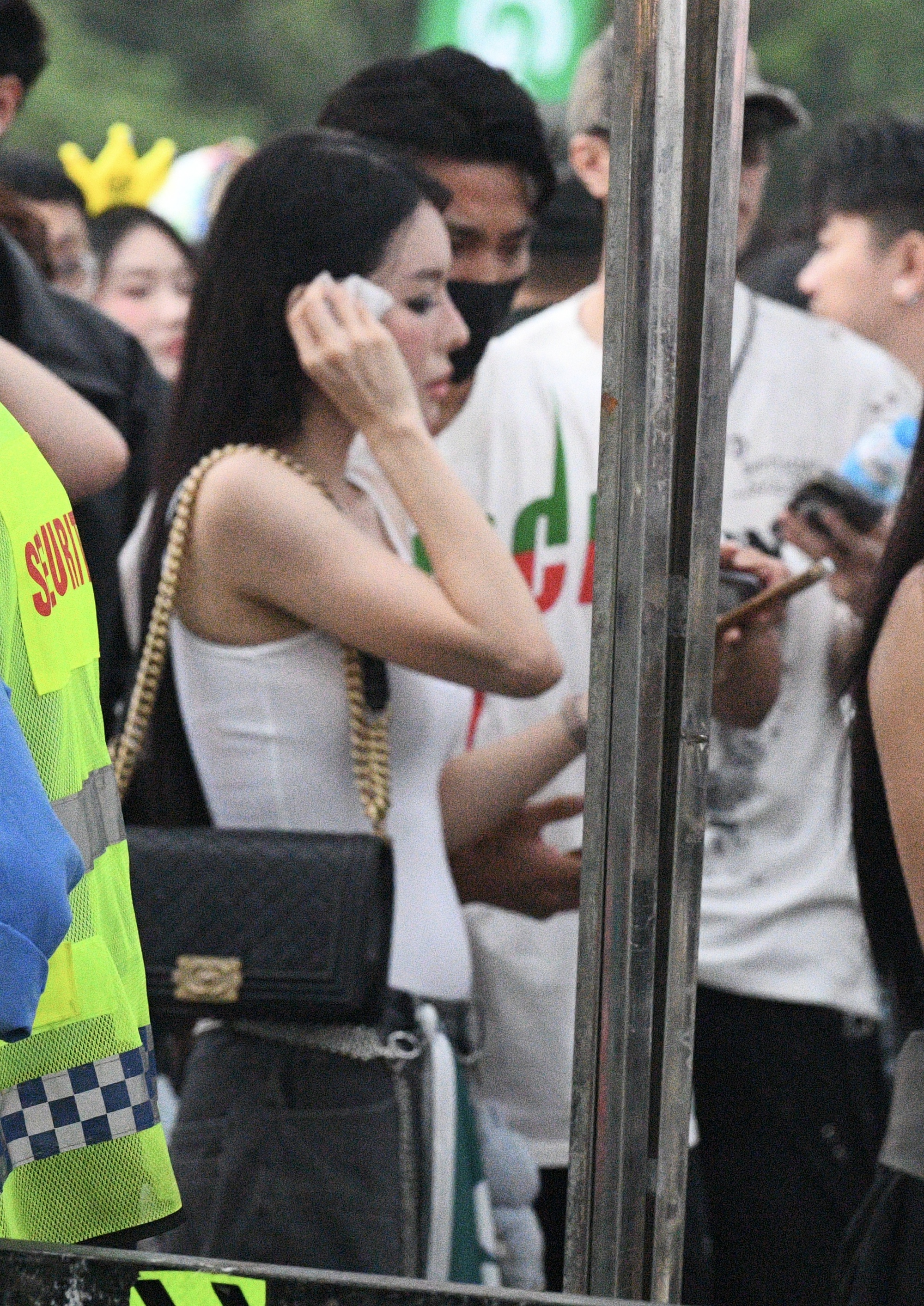 Văn Thanh hộ tống bạn gái gia thế “trâm anh thế phiệt” đi xem G-Dragon, không nhận ra nàng WAG siêu sexy qua cam thường- Ảnh 4.