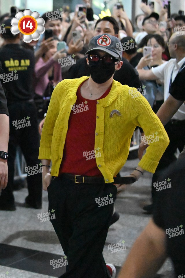 Cỡ này mới chịu: G-Dragon suýt “đụng độ” bản fake hot nhất Việt Nam tại sân bay Nội Bài- Ảnh 1. Cỡ này mới chịu: G-Dragon suýt “đụng độ” bản fake hot nhất Việt Nam tại sân bay Nội Bài- Ảnh 1.