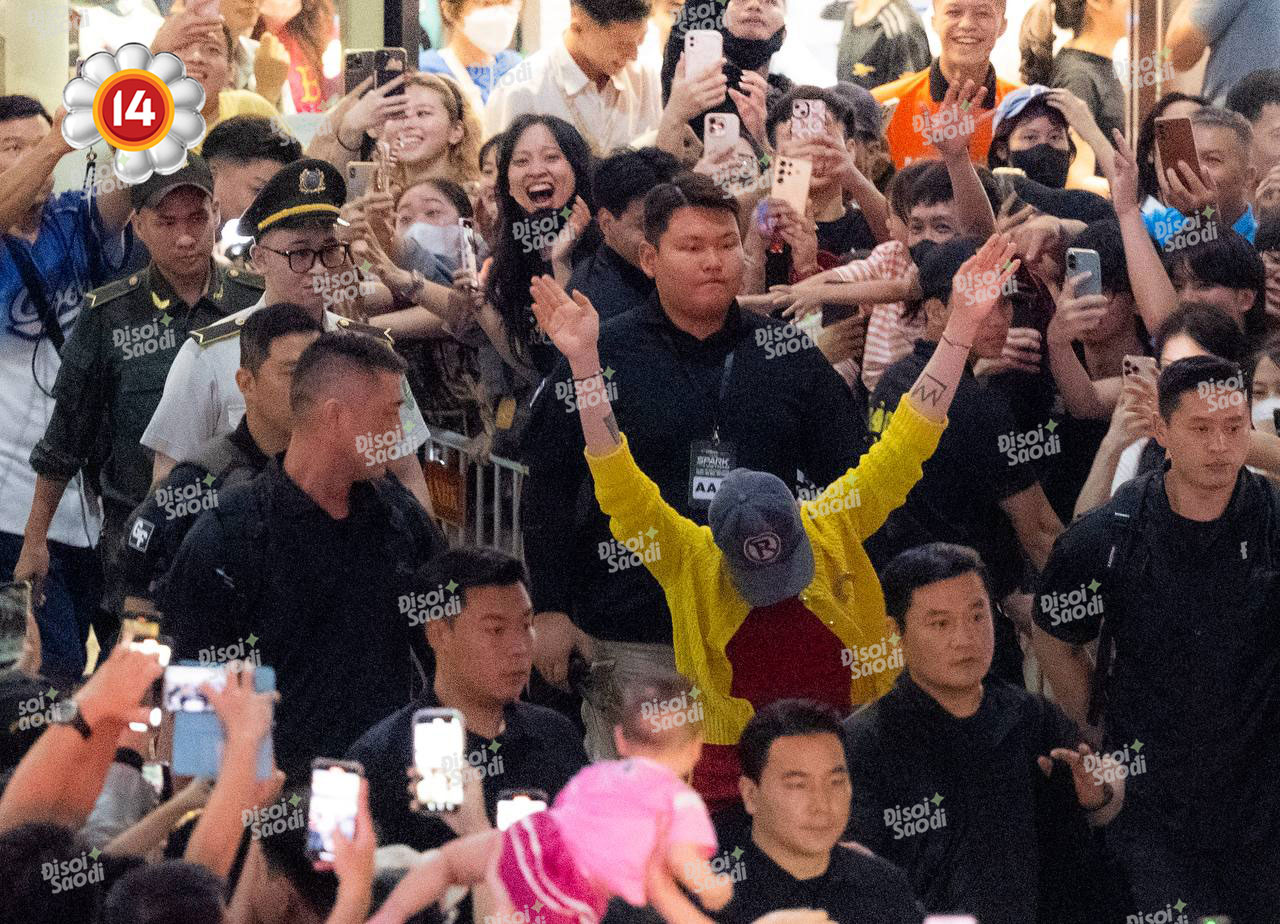 G-Dragon siêu phấn khởi ngày trở lại Việt Nam: Hồi hộp muốn rớt tim, ngáp ngủ nhưng vẫn vẫy tay nhiệt tình!- Ảnh 5. G-Dragon siêu phấn khởi ngày trở lại Việt Nam: Hồi hộp muốn rớt tim, ngáp ngủ nhưng vẫn vẫy tay nhiệt tình!- Ảnh 5.
