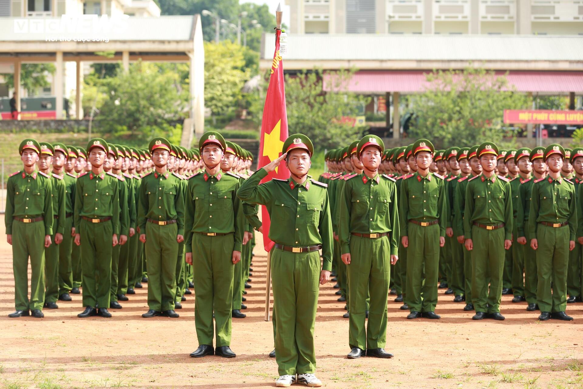Chiến sĩ Công an luyện tập diễu binh Quốc khánh 2 / 9 dưới nắng hè khắc nghiệt - Ảnh 5. Chiến sĩ Công an luyện tập diễu binh Quốc khánh 2 / 9 dưới nắng hè khắc nghiệt - Ảnh 5.