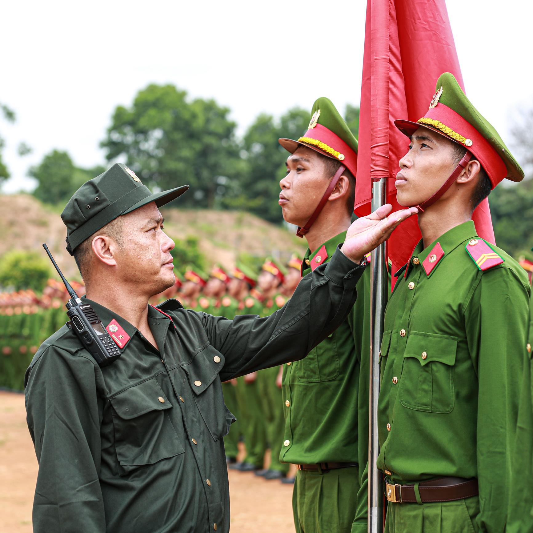 Chiến sĩ Công an luyện tập diễu binh Quốc khánh 2 / 9 dưới nắng hè khắc nghiệt - Ảnh 7. Chiến sĩ Công an luyện tập diễu binh Quốc khánh 2 / 9 dưới nắng hè khắc nghiệt - Ảnh 7.