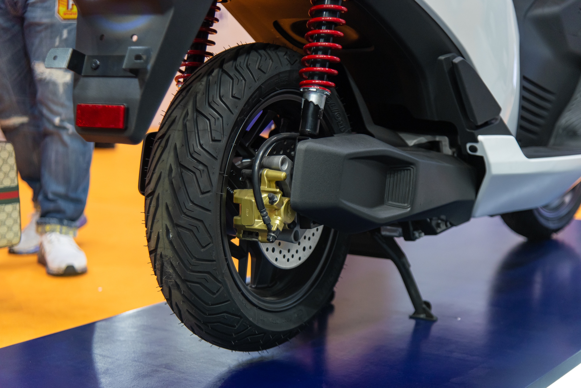 E3 Mobility Deux7 - Xe máy điện Hàn Quốc mới lạ về Việt Nam: Giá dự kiến 100 triệu đồng, nhỏ hơn SH, chạy 120km/sạc - Ảnh 7.