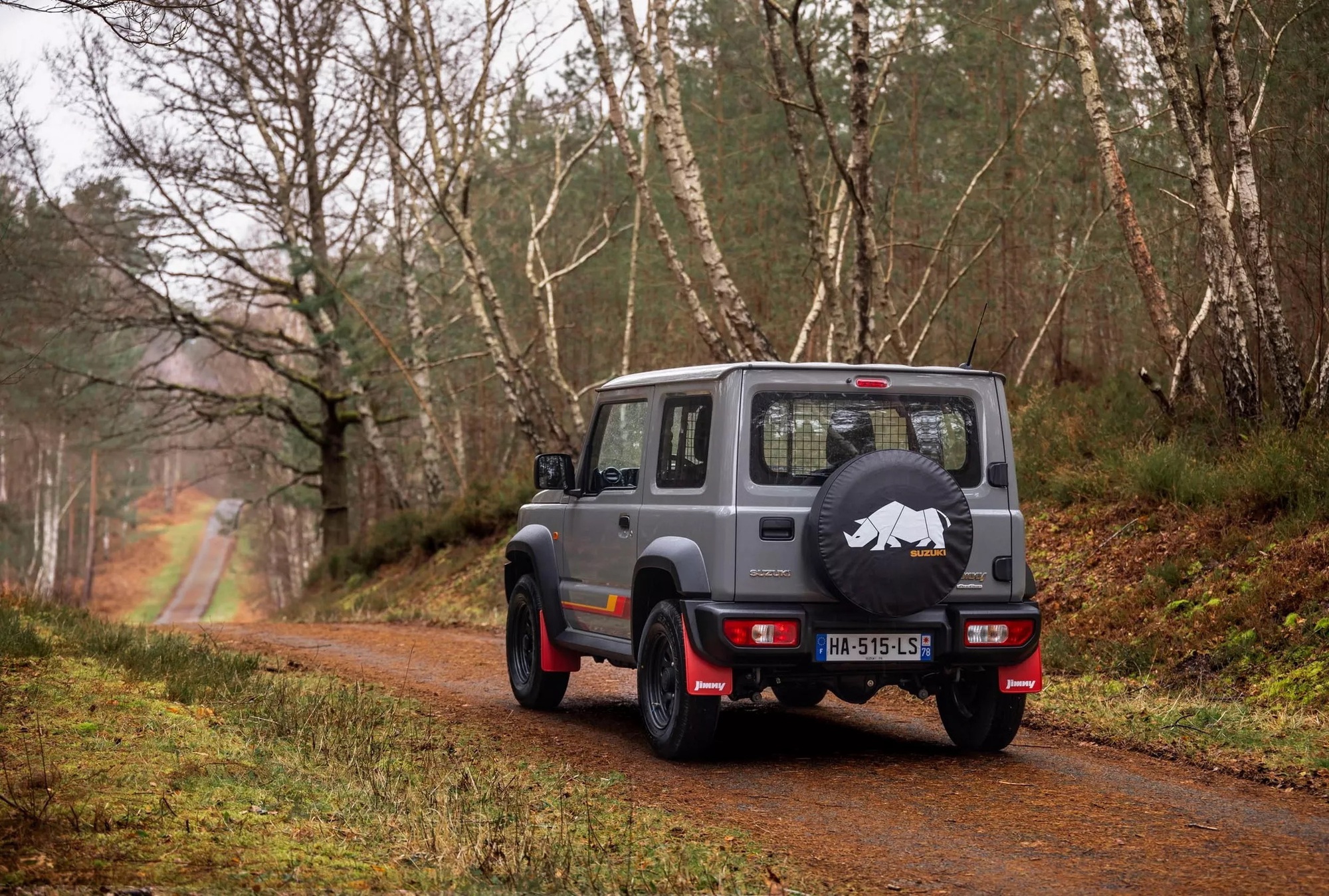 Suzuki Jimny có bản đặc biệt trước khi rời một thị trường: Độ nhẹ nhưng chất, khách Việt có thể tham khảo để làm mới xe mình - Ảnh 9.