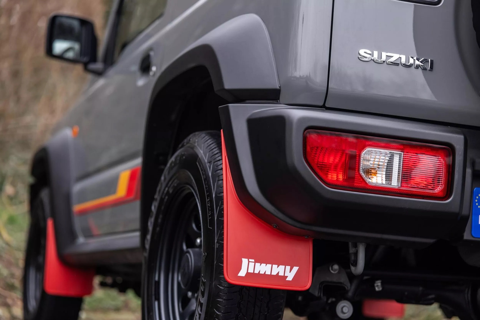 Suzuki Jimny có bản đặc biệt trước khi rời một thị trường: Độ nhẹ nhưng chất, khách Việt có thể tham khảo để làm mới xe mình - Ảnh 5.