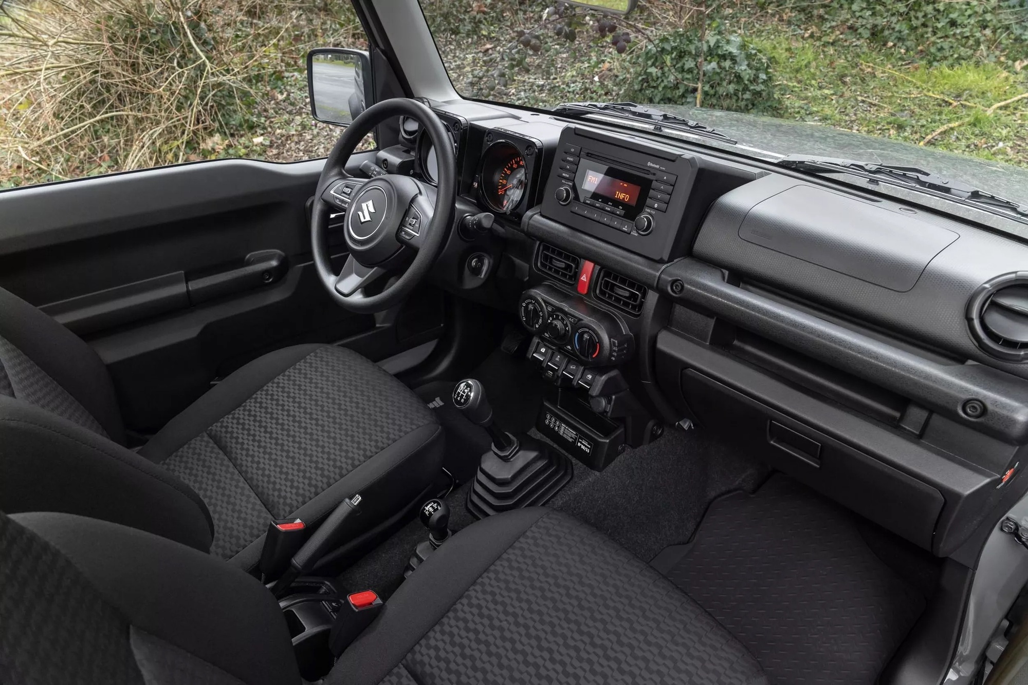 Suzuki Jimny có bản đặc biệt trước khi rời một thị trường: Độ nhẹ nhưng chất, khách Việt có thể tham khảo để làm mới xe mình - Ảnh 6.
