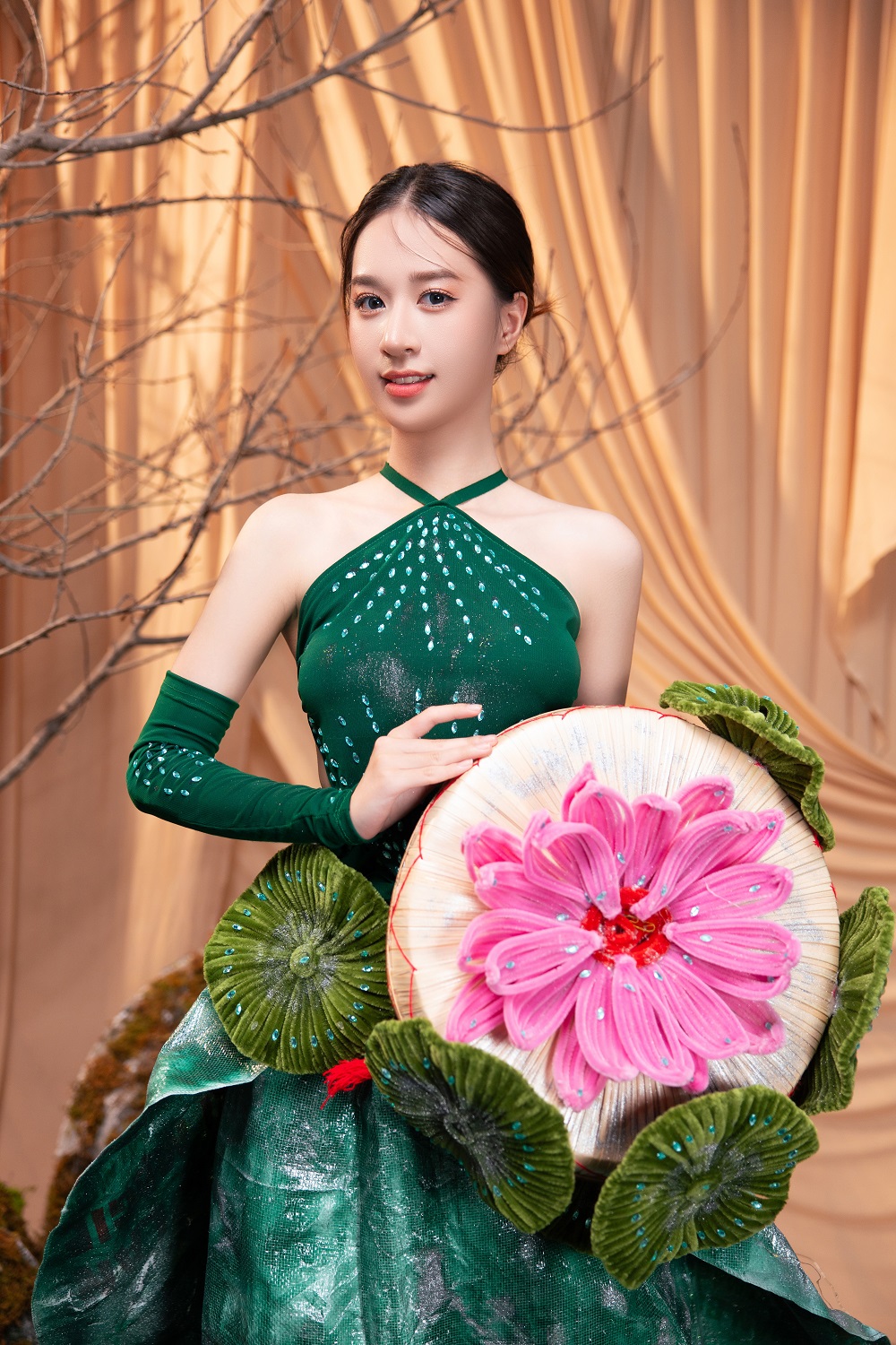 Những trang phục tái chế ấn tượng tại Miss Earth Vietnam 2025- Ảnh 3. Những trang phục tái chế ấn tượng tại Miss Earth Vietnam 2025- Ảnh 3.