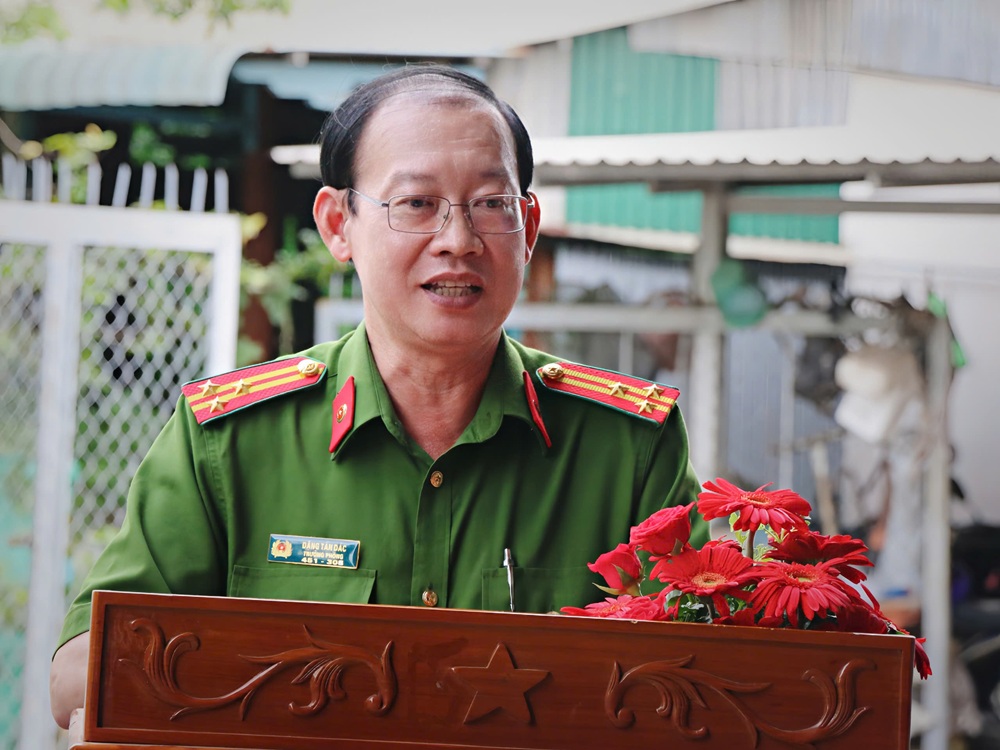 Tiêu hủy vũ khí thô sơ tại An Giang góp phần đảm bảo an ninh trật tự - Ảnh 2.