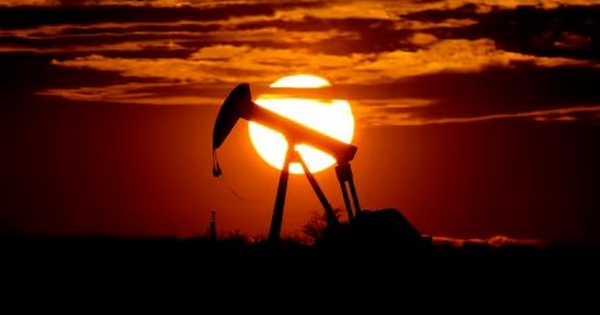 Iran đóng eo biển Hormuz, thị trường dầu mỏ gặp khó - Ảnh 2.