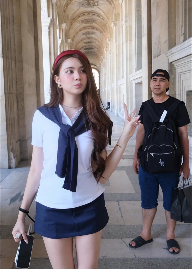 Con gái út nhà Quyền Linh khoe dáng ở Paris, dân mạng trầm trồ vì nhan sắc khác lạ, đầy khí chất của Hạt Dẻ- Ảnh 1.