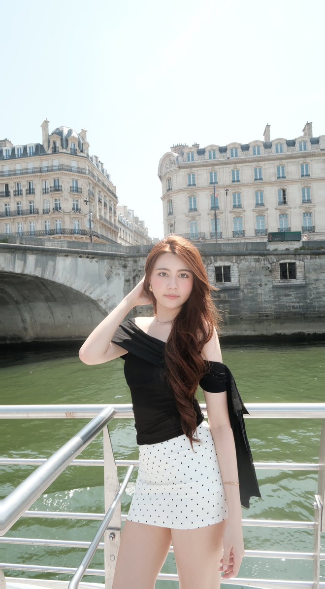 Con gái út nhà Quyền Linh khoe dáng ở Paris, dân mạng trầm trồ vì nhan sắc khác lạ, đầy khí chất của Hạt Dẻ- Ảnh 5.