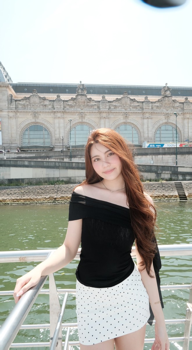 Con gái út nhà Quyền Linh khoe dáng ở Paris, dân mạng trầm trồ vì nhan sắc khác lạ, đầy khí chất của Hạt Dẻ- Ảnh 4.