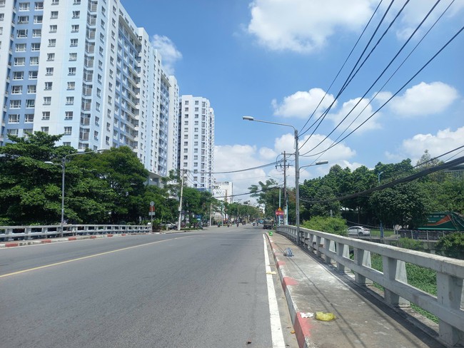 Truy tìm người thân bé gái sơ sinh bị bỏ rơi ở TP HCM- Ảnh 1.