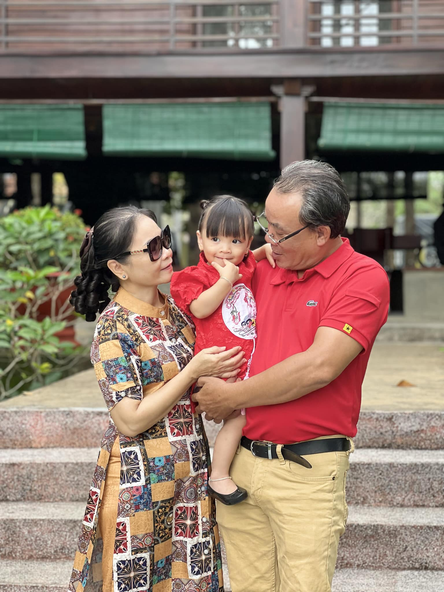 Nam nghệ sĩ lấy vợ gia thế, ở hơn 1 năm nửa đêm ôm quần áo bỏ trốn, U60 mới mua được nhà trả góp - Ảnh 4.
