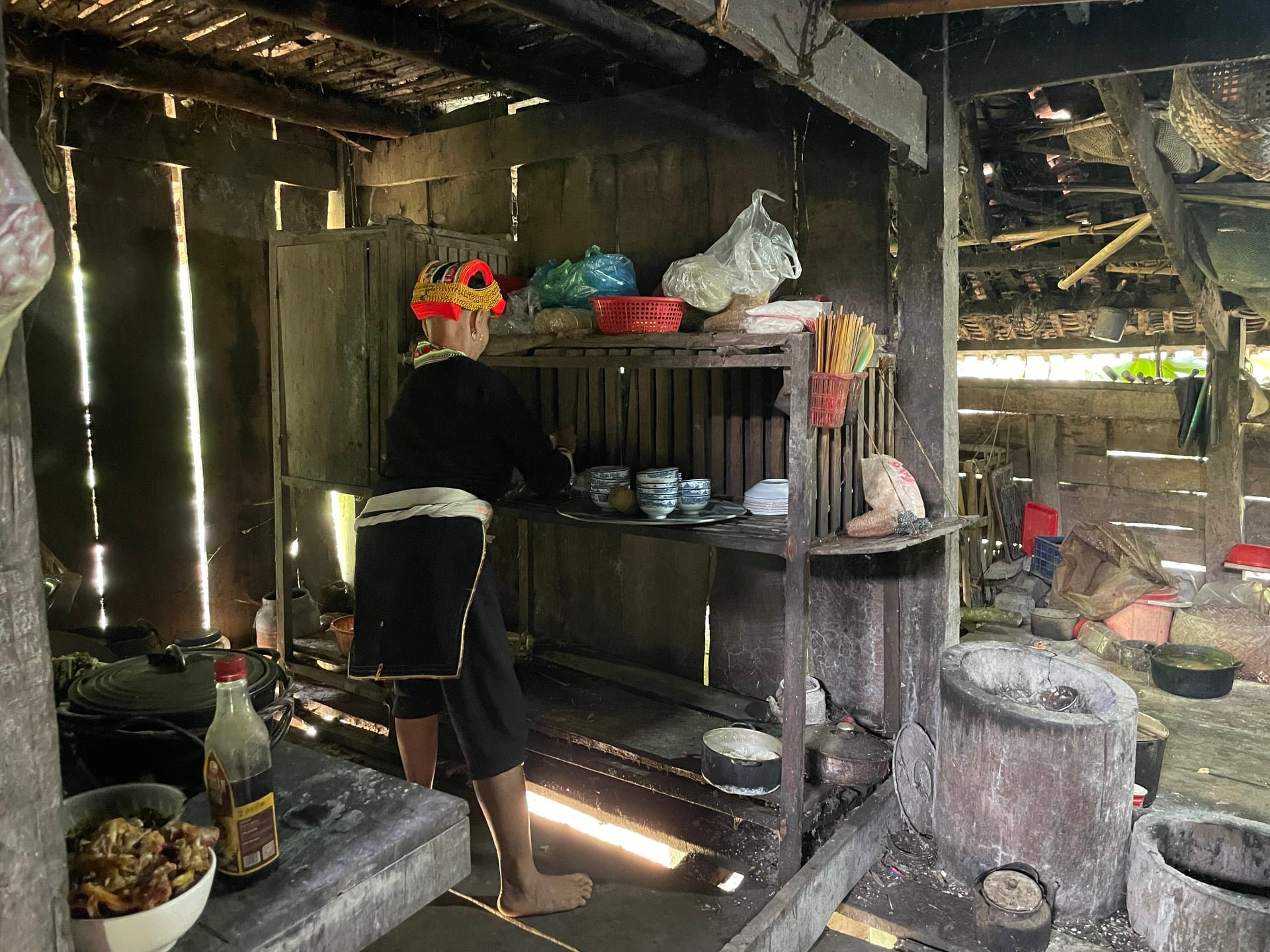 Ngôi làng “bị bỏ quên” ở miền Bắc: Không điện, không đường, nhưng vẫn đón nườm nượp khách ghé thăm - Ảnh 12. Ngôi làng “bị bỏ quên” ở miền Bắc: Không điện, không đường, nhưng vẫn đón nườm nượp khách ghé thăm - Ảnh 12.