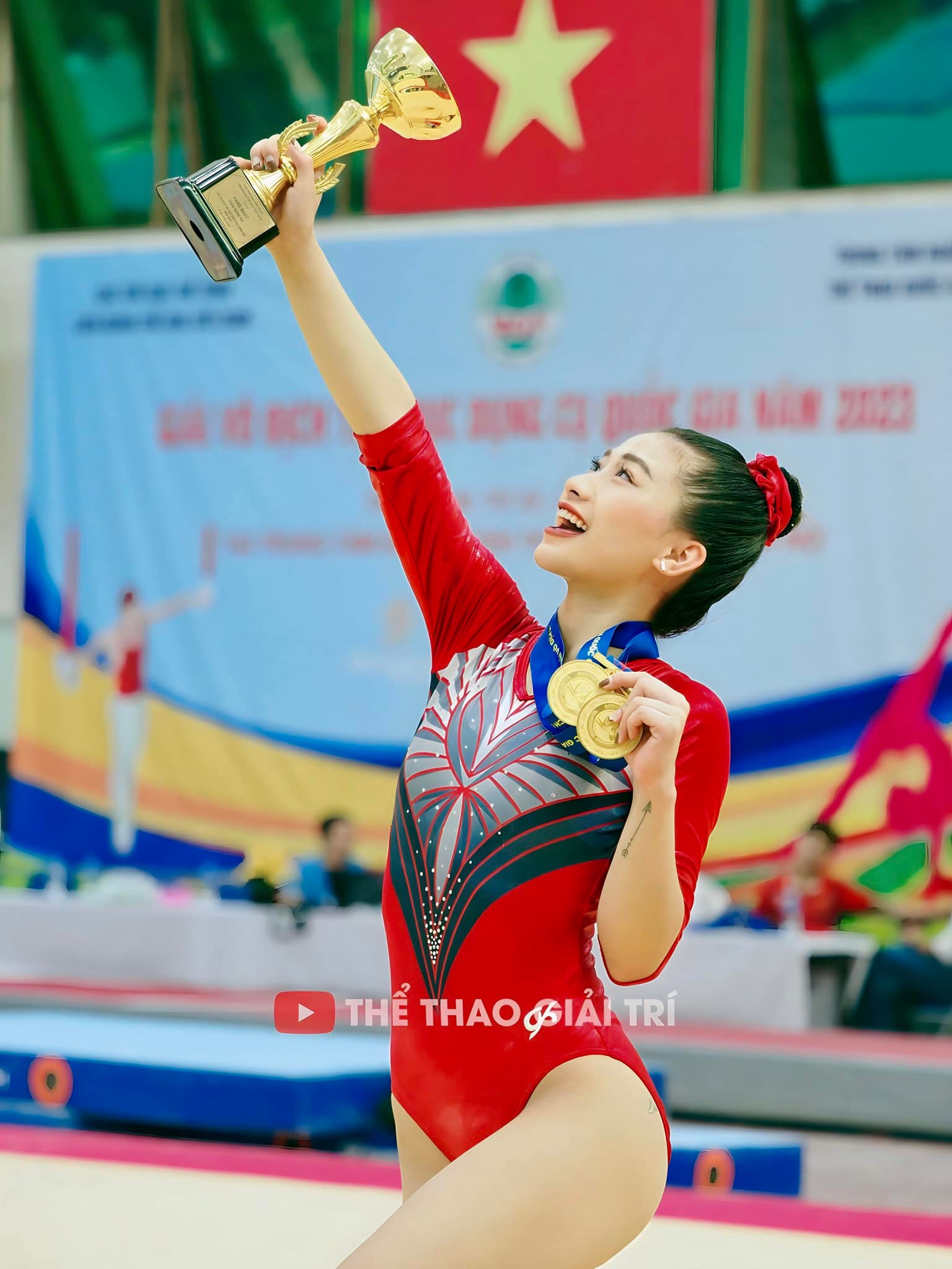 Louis Phạm khoe vòng eo bé xíu khó tin, không cần diện bikini nóng bỏng vẫn “flex” trọn vòng 3 “đốt mắt”- Ảnh 8.