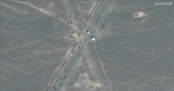 Tướng qu&acirc;n đội Iran tuy&ecirc;n bố 'kh&ocirc;ng bao giờ l&ugrave;i bước', ph&oacute;ng t&ecirc;n lửa đ&aacute;p trả Israel - Ảnh 3.