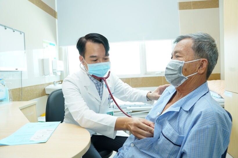 Vì sao Bộ Y tế phải nhắc nhở việc cung ứng thuốc cho người bệnh BHYT? - Ảnh 1.