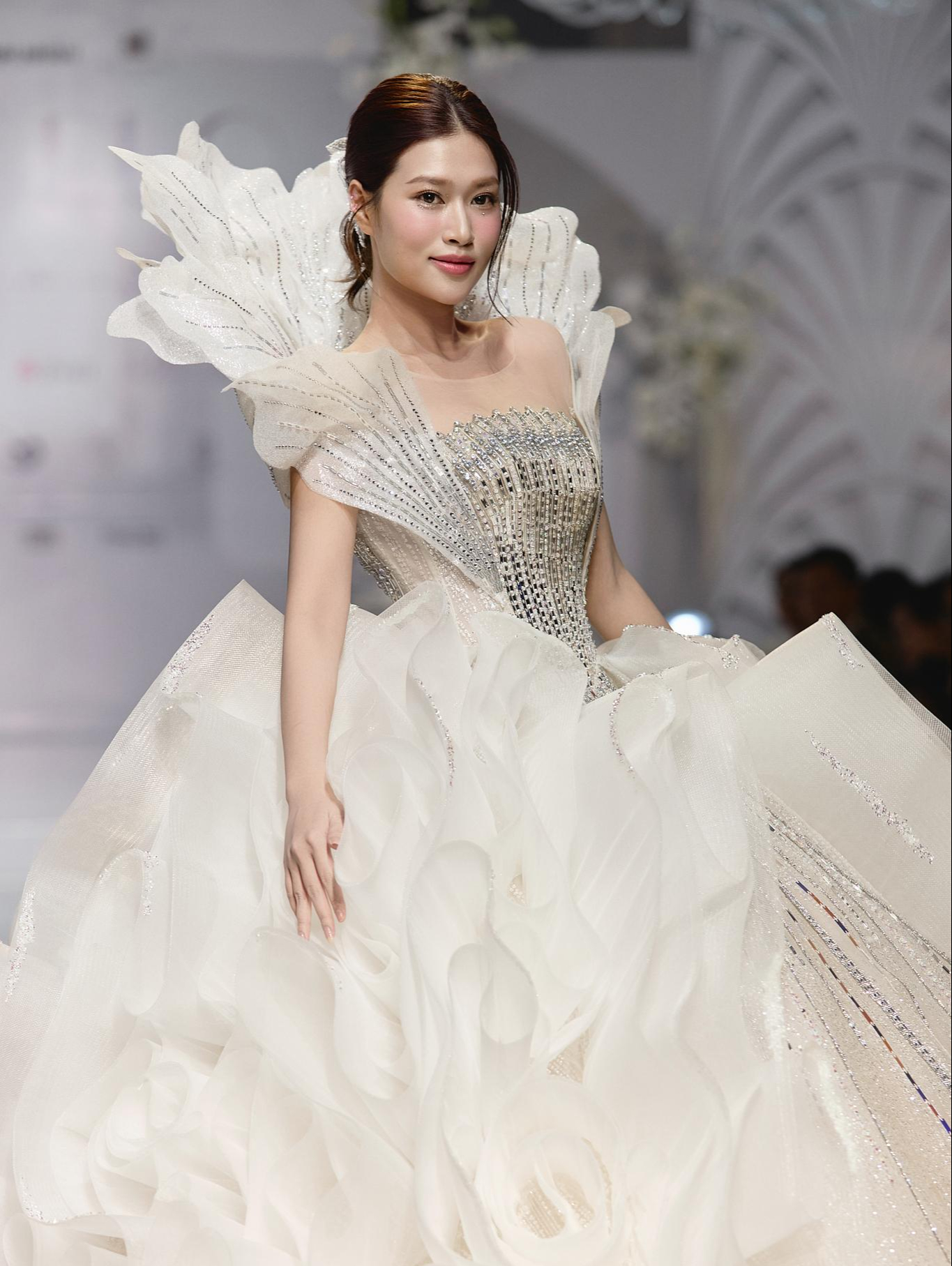 Hoa hậu Đoàn Thiên Ân làm cô dâu xinh đẹp trong show diễn của NTK Kim Anh Lê- Ảnh 5.